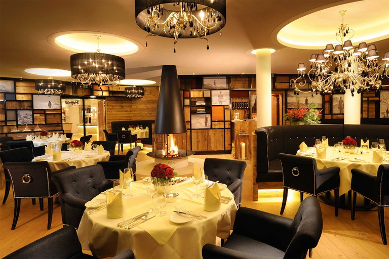 Das Genuss-Restaurant in der »Krone von Lech« punktet mit exklusivem Ambiente.