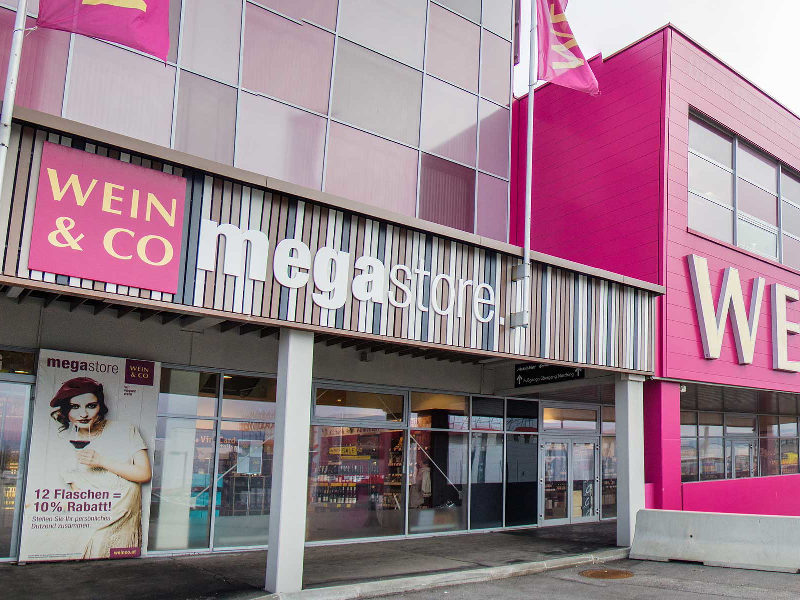 Der Wein &amp; Co Megastore in der SCS hat bereits am 9. April wieder aufgemacht.