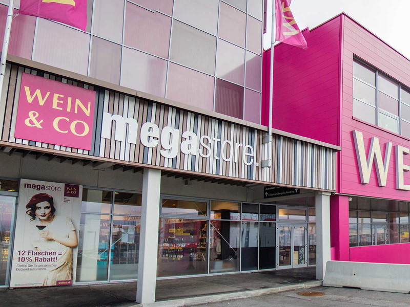 Der Wein &amp; Co Megastore in der SCS hat bereits am 9. April wieder aufgemacht.