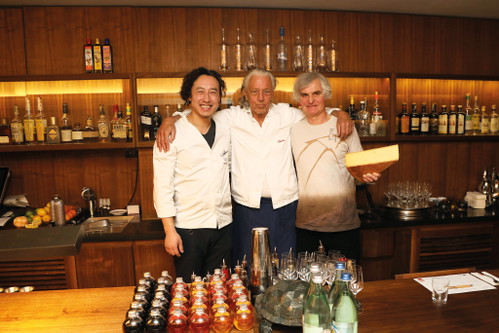 Unter die Gäste in München mischten sich auch Barkeeper-Legende Charles Schumann (m.) und Käse-Experte Anton Sutterlüty (r.).