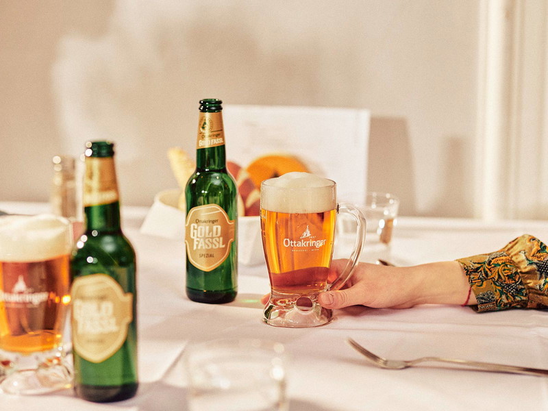 Speisen aus dem Restaurant, Bier aus dem Kühlschrank...