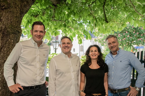 Geschäftsführer Christian Schwendimann mit dem neuem Chefkoch Werner Rothen und den Geschäftsinhabern Irene und Lukas Uehlinger.