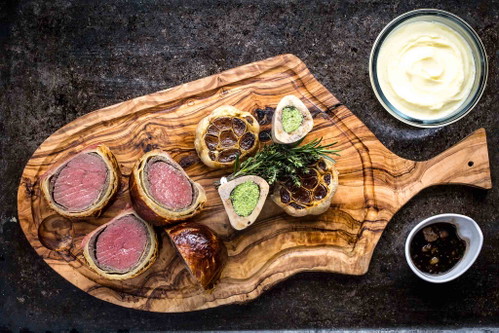 Das wohl bekannteste Gericht Ramsays ist das Beef Wellington: feinstes Filetsteak mit einer Schicht Duxelles überzogen und vor dem Backen in zarten Blätterteig gewickelt.