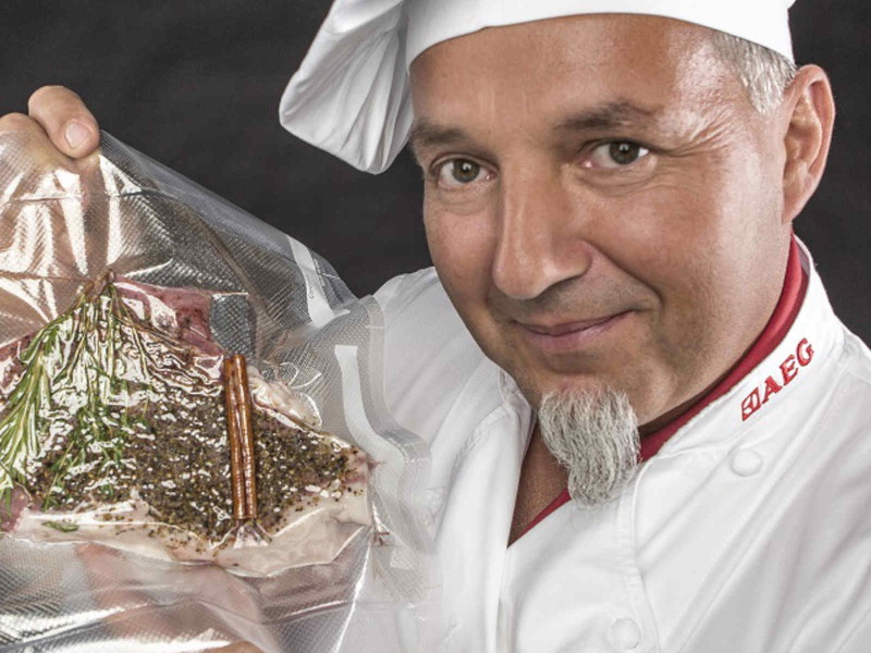 Franz Stolz vermittelt Know-how in der App »Dampfguide«.