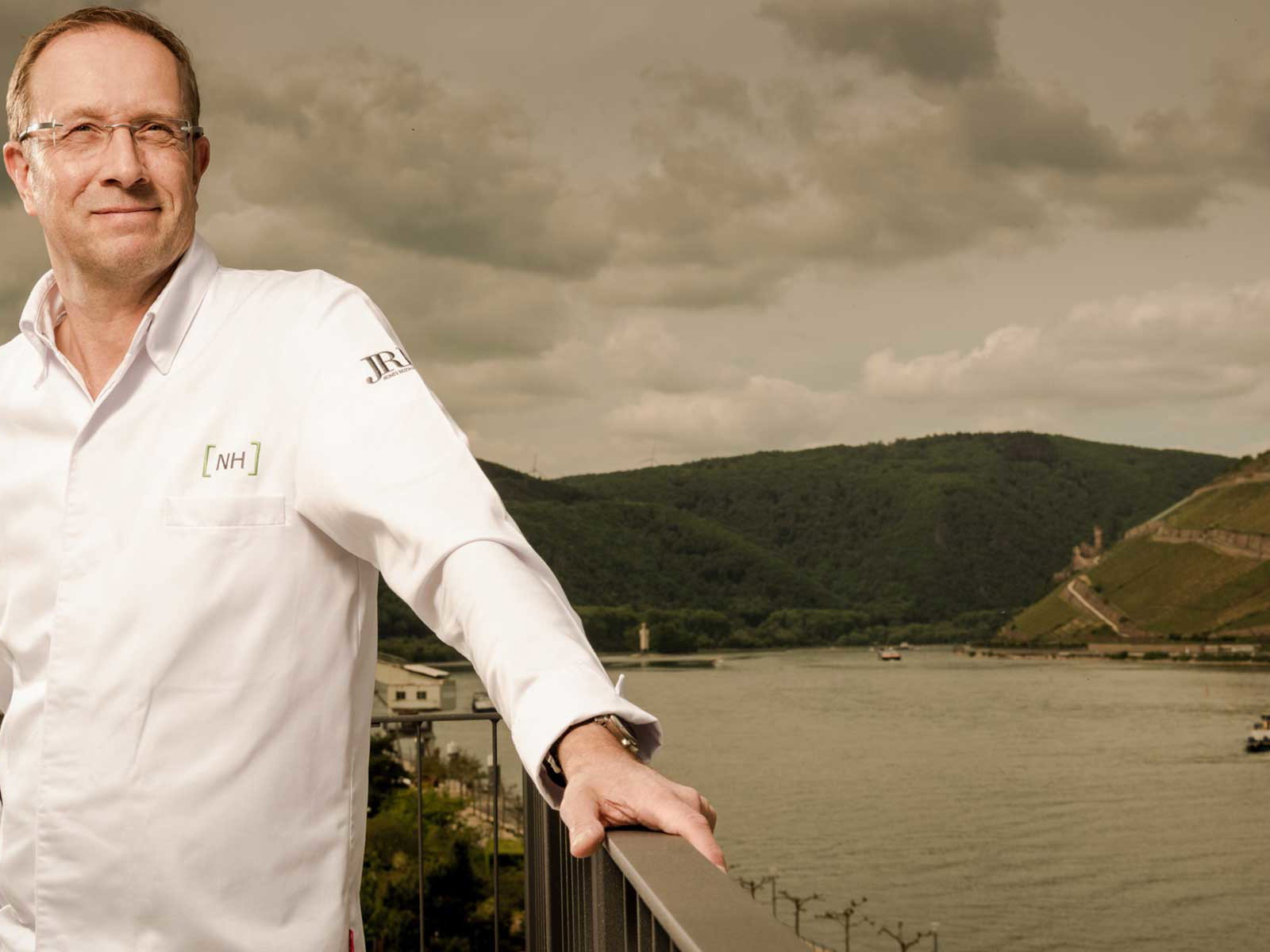 Nils Henkel kocht ab Juli 2020 in Bingen am Rhein.