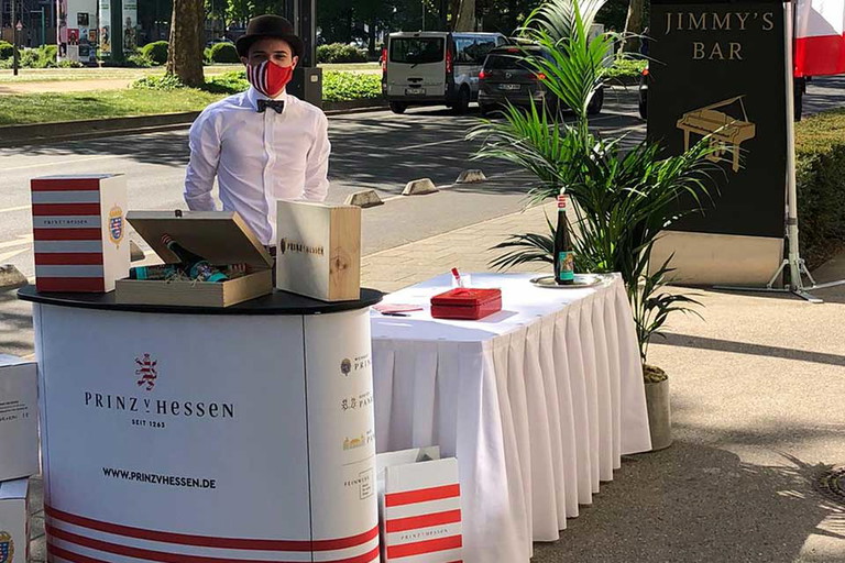 Der Drive-in vor dem »Grandhotel Hessischer Hof« öffnet einmal in der Woche.