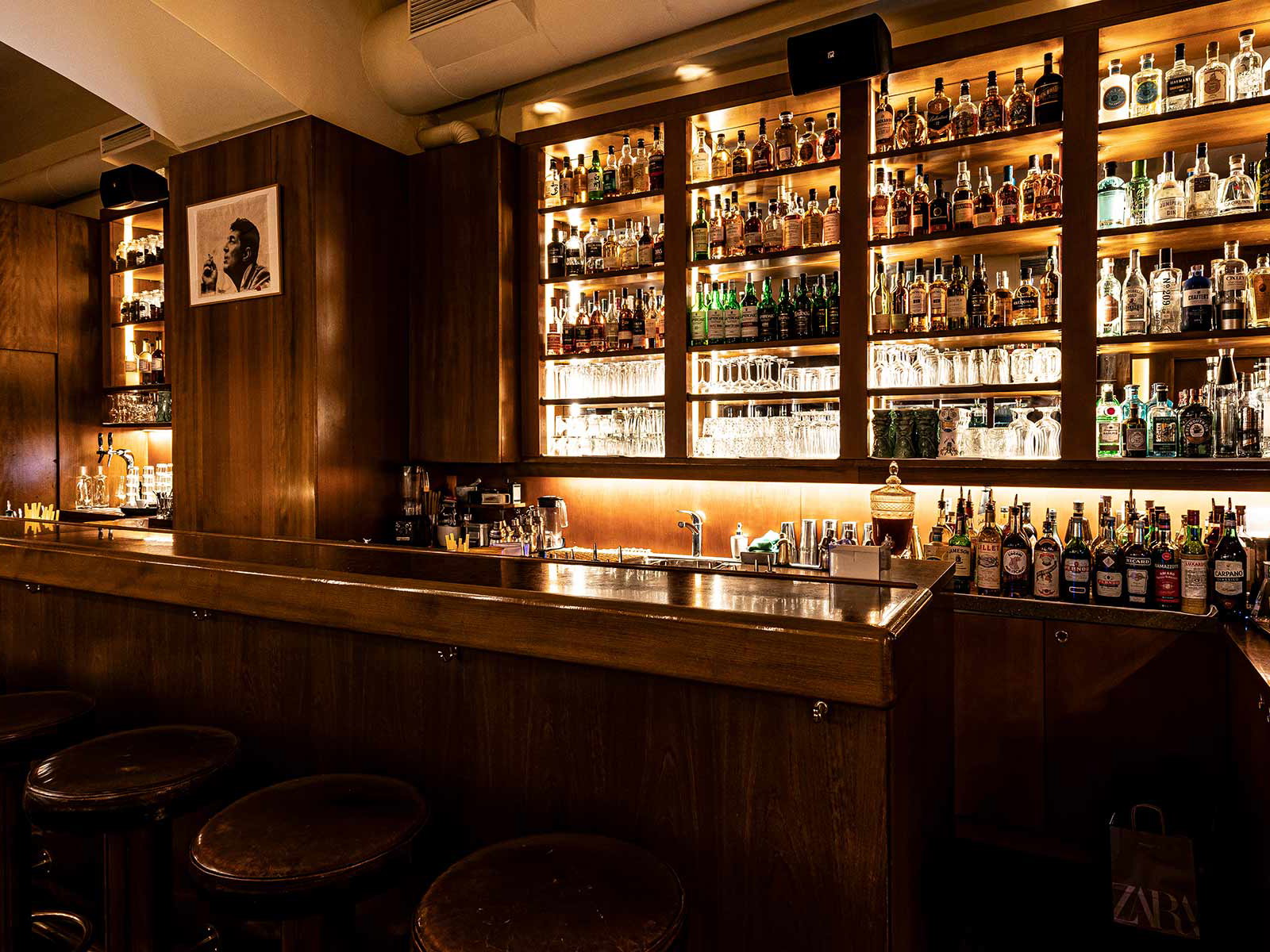 Auch die Theke der »Dino's Apothecary Bar« muss nicht leer bleiben.