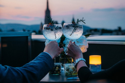 Stimmungsvolle Abende in der Atmosphere Rooftop Bar.