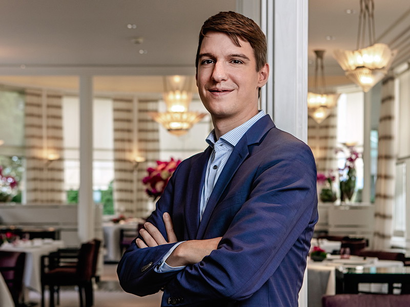 Mit 17 begann Almert seine Ausbildung zum Hotelfachmann. Die Liebe zum Wein war schnell entfacht.