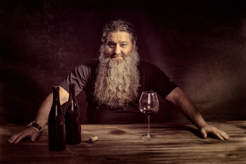 Der bärtige Weinmacher Raúl Pérez produziert ­in der Region Bierzo spanische Weine von grosser Frische, Finesse und Eleganz.