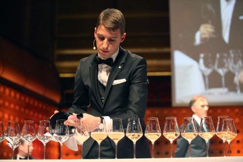 Marc Almert bei der Sommelier-Weltmeisterschaft 2019 in Antwerpen: Am Ende holte er den Titel.