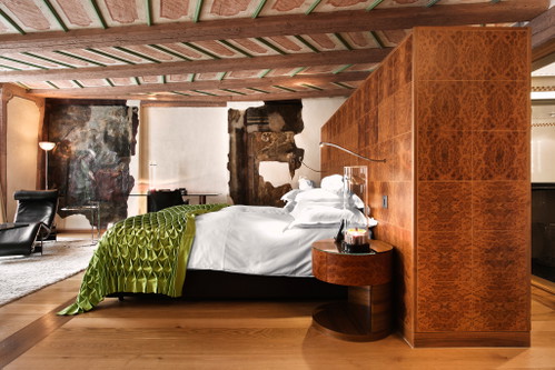 ... und bietet Zimmer zum Spezialpreis an.