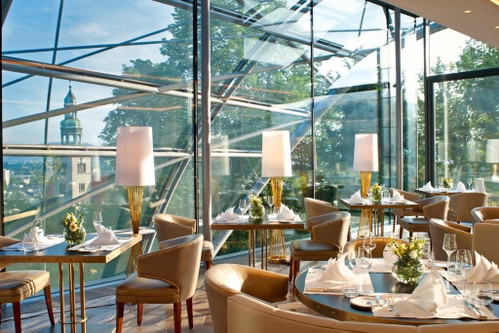 »The Glass Garden«: Kreatives Fine Dining mit prächtigem Altstadtblick.