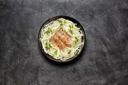 Forelle. Kohlrabi. Kerbel. Knuspriger Reis.