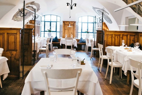 Besondere Tafelfreuden in der Brasserie der altehr-würdigen »Blauen Gans«.