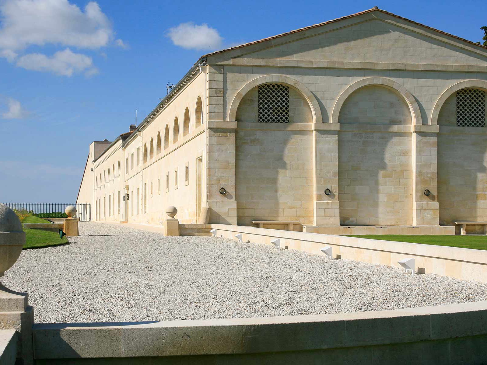 Einfahrt zum Château Mouton Rothschild