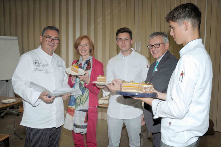 Gerhard Pachschwöll-Kral, Direktorin Birgit Wagner, Rene Roth, August Teufl und Armin Wildeis (»Kirchenwirt Weissenkirchen«)