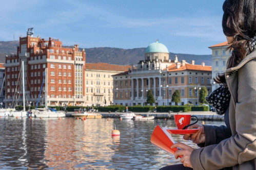 Die Marke Julius Meinl war bereits zu Zeiten der Österreichisch-Ungarischen Monarchie in Triest sehr beliebt. Auch heute noch ist Julius Meinl stark in Norditalien von Triest bis Mailand vertreten.