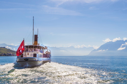 Den schönsten Blick ­ auf die Rebberge hat man vom Schiff aus.
