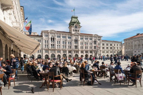 Die vielen Triestiner Kaffeehäuser sind fast durchwegs Kulturzentren und Treffpunkte von Schriftstellern.