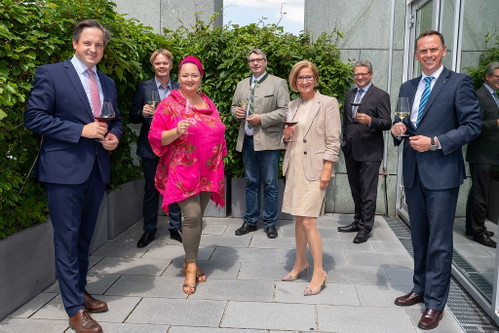 Landwirtschaftskammer NÖ-Präsident Johannes Schmuckenschlager, Michael Duscher, Tini Kainrath, Reinhard Zöchmann, Landeshauptfrau Johanna Mikl-Leitner, Hermann Dikowitsch sowie Tourismuslandesrat Jochen Danninger