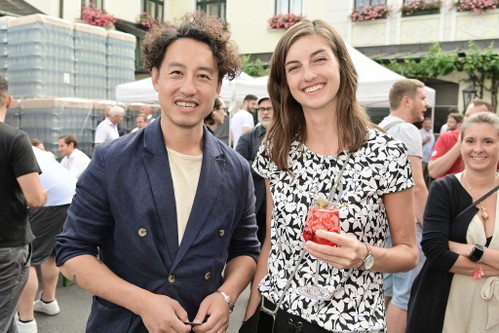 Barkeeper Kan Zuo und Sonja Murauer, die als neue Brand-Managerin das Marketing-Team von Kattus-Borco verstärkt.