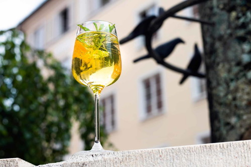 Sizilianische Augenblicke am Papagenoplatz genießt man im »Fasties« mit Amara-Spritz.