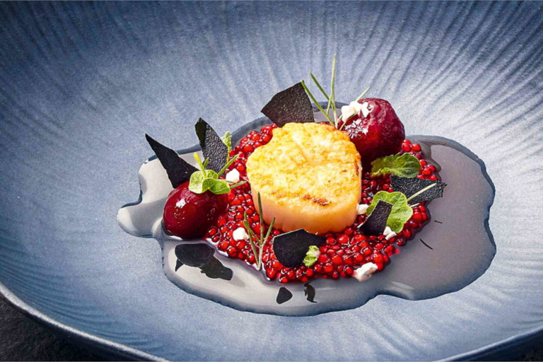 Unter anderem zu Rote Bete, Tapioka, Jakobsmuschel und Bottarga müssen die Young Talents eine Weinempfehlung aussprechen.