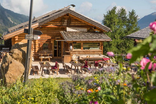 Auf der «Gostner Schwaige» und im Restaurant «R 19» im Golfclub St. Vigil Seis werden kulinarische Köstlichkeiten geboten.