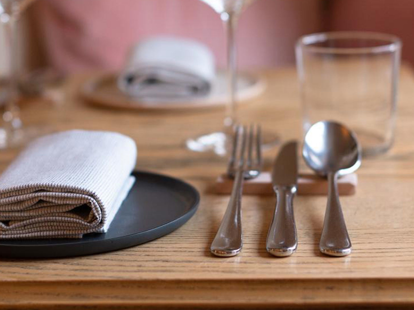 Caminada-Schülerin Zizi Hattab revolutioniert die vegane Küche im Zürcher «Kle».