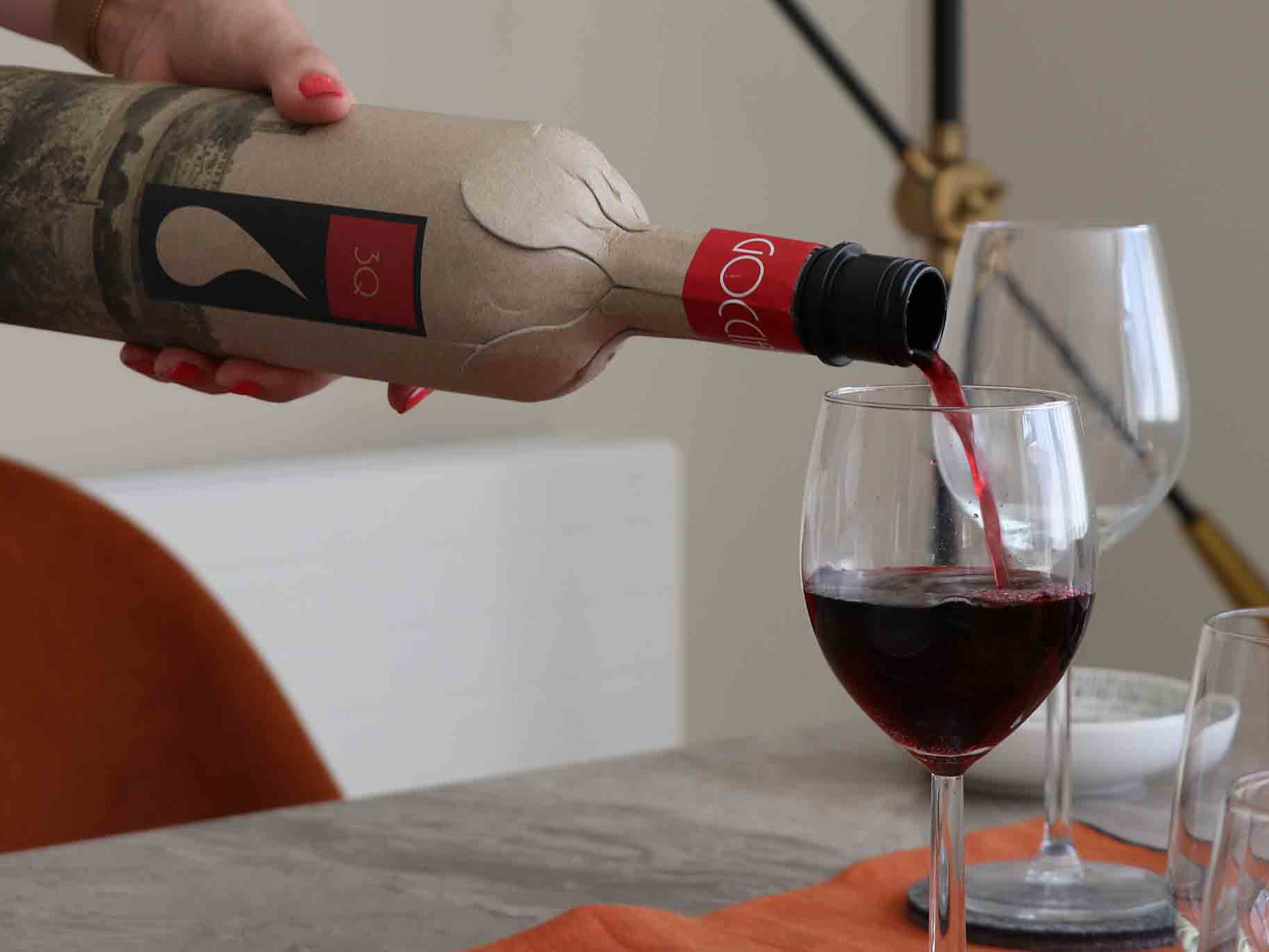 Der erste Wein »Q3« vom Weingut Cantina Goccia in der »Frugal-Bottle«.