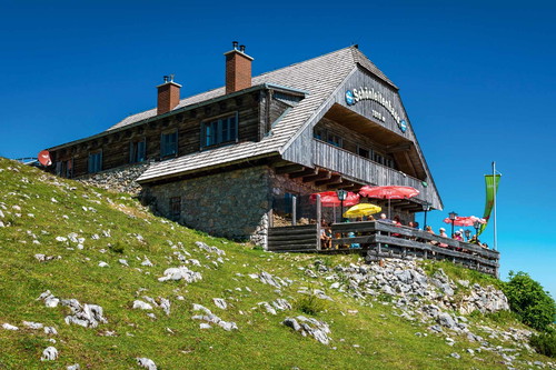 Auf 1810 Metern liegt das »Schönleiten-haus« auf der Bürgeralm und bietet einen großartigen Ausblick.