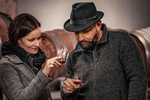 Susanne und Severin Simon wollen zuckerfreie Destillate auch als solche deklariert wissen.