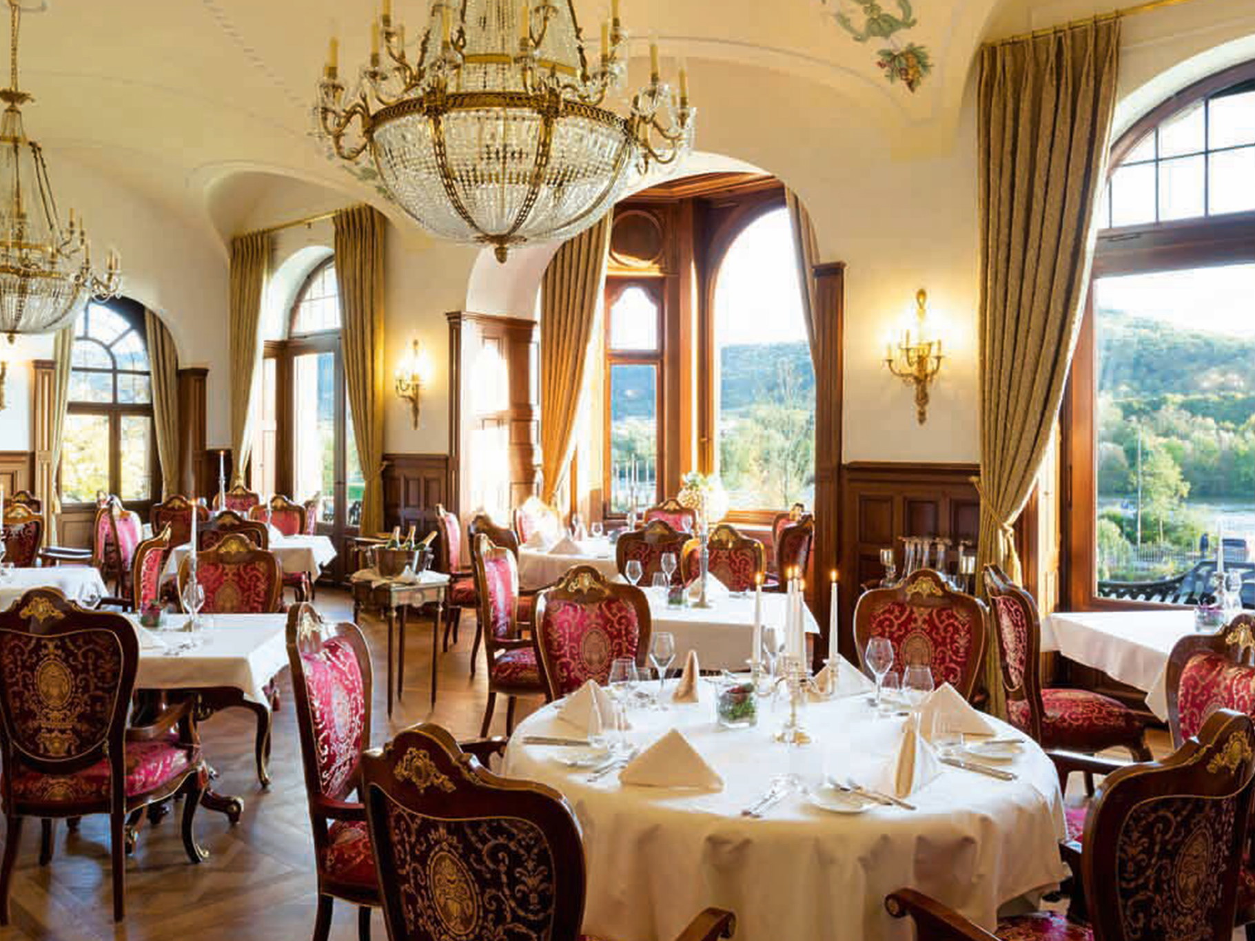 Opulente Kronleuchter, festliches Ambiente: »Puricelli« an der Mosel.