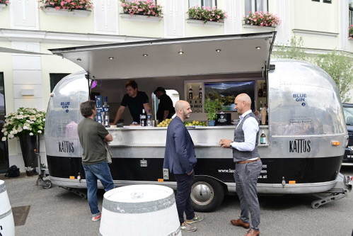 Der »Blue Gin« Airstream von Hansi Reisetbauer