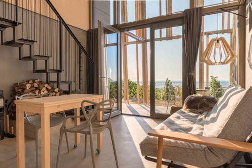 Kellerstöckl modern: stylishes Ambiente inmitten der Weinreben.