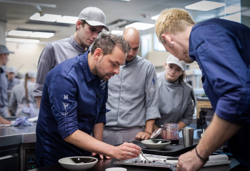 Das Team des »Ikarus« bei der Arbeit.