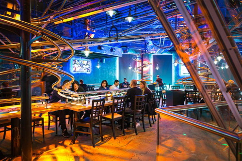 Digitale Speisenwahl. Bestellt wird im »Rollercoaster Restaurant« per Tablet.