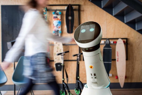 Laborprojekt. Roboter durften schon 2018 -Erfahrungen im »Hotel Schani« für das Fraunhofer Institut sammeln.
