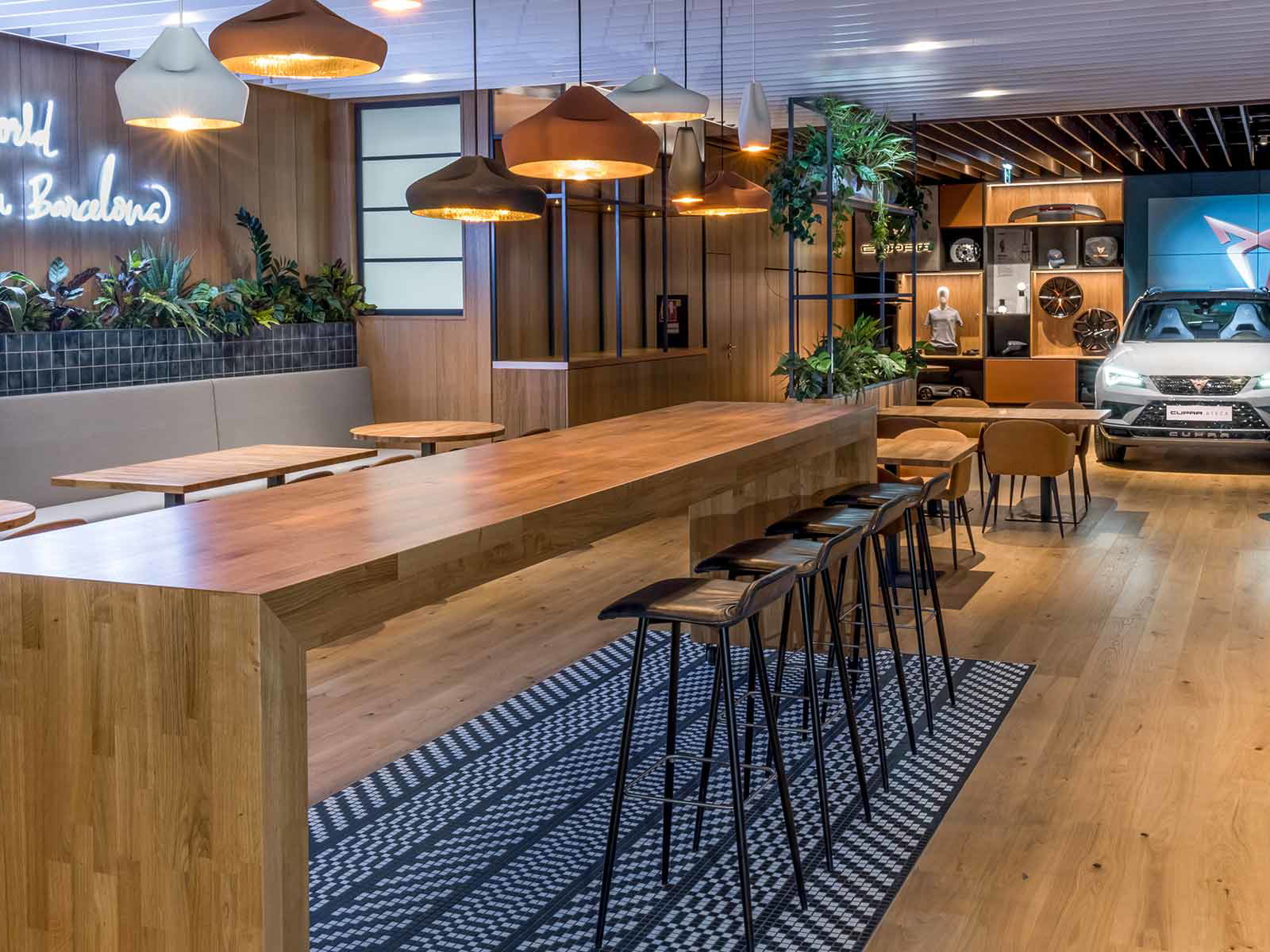 Holz und Kupfer prägen die neue Tapas-Bar.