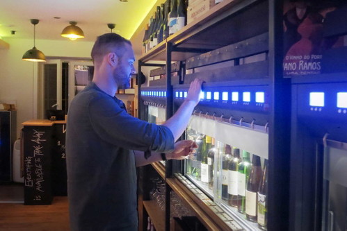 Nicolas Sigloch hat das By-the-Glass-System nach Stuttgart gebracht.