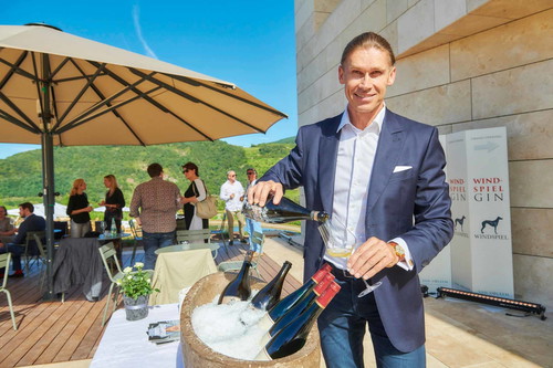 Weingut Van Volxem: Bei Roman Niewodniczanski und in seinem château-ähnlichen Kellerneubau ist immer etwas los.