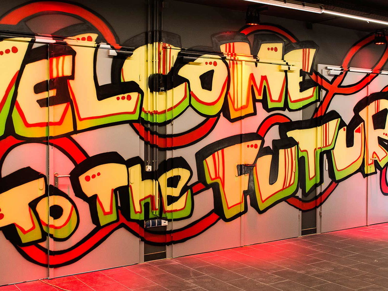Beim Eingang zum Restaurant »Rollercoaster« geht es futuristisch zu.