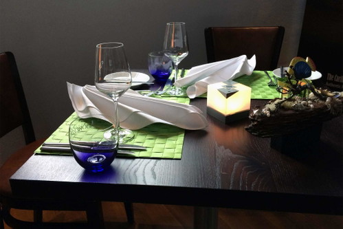 Quader statt Tablet. Intuitiv mit dem »Order-Cube« bestellen und bezahlen.