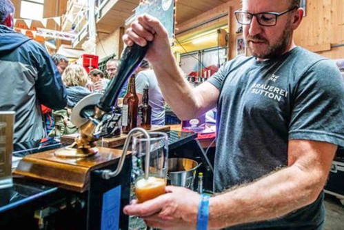 Tim Sutton braut in Dallenwil sein «Swiss Real Ale».