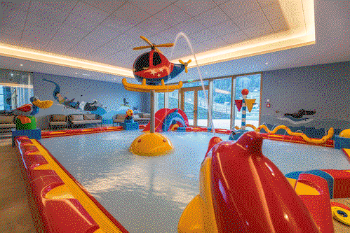 Babypool.&nbsp;»Mama, Flapp!« - der Hubschrauber ist gelandet.&nbsp;