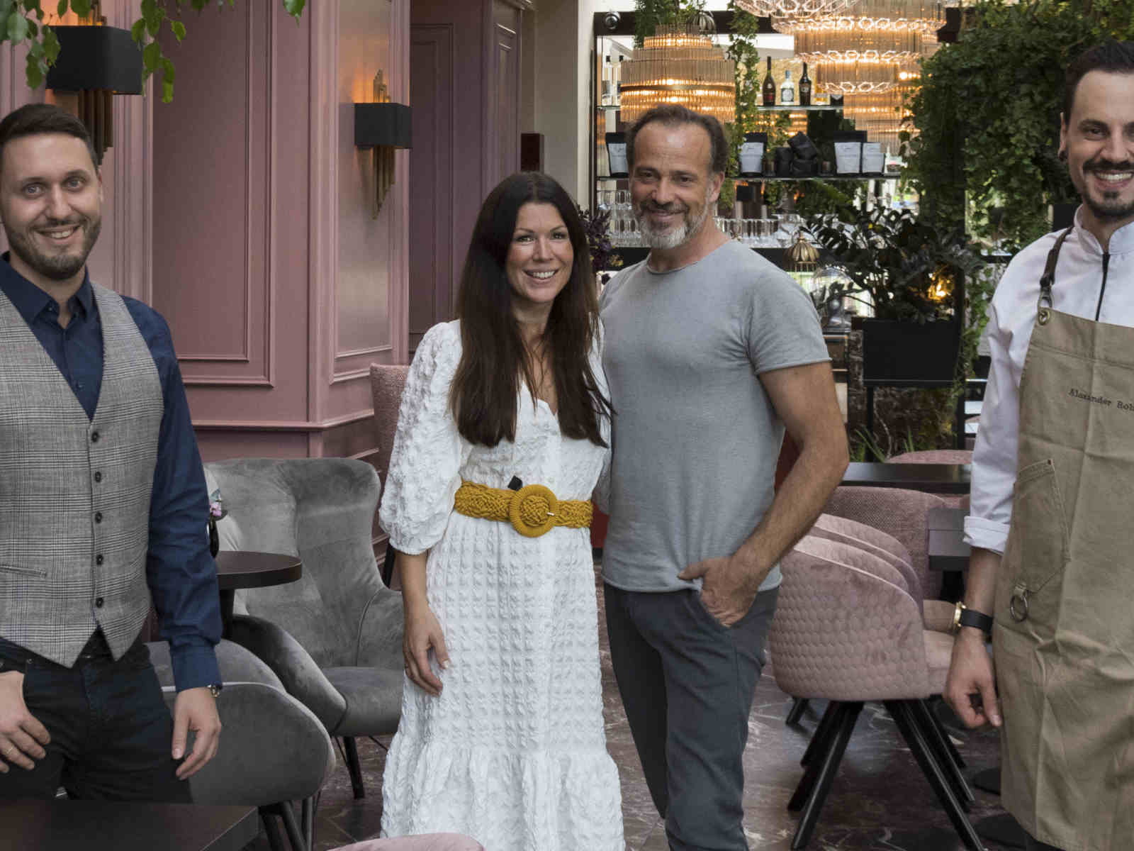 Judith und Gerald Schwarz freuen sich mit Gernot Büttner-Vorraber und Alexander Robin (alle »Aiola«) über die Eröffnung.