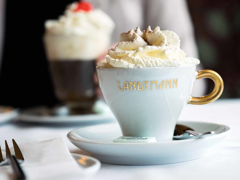 Im »Café Landtmann« ist wieder alles Friede, Freude, Kaffee und Kuchen.