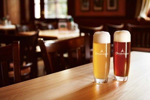 »OTTAKRINGER BRAUEREI«: Gold Fassl und Zwickl hell.