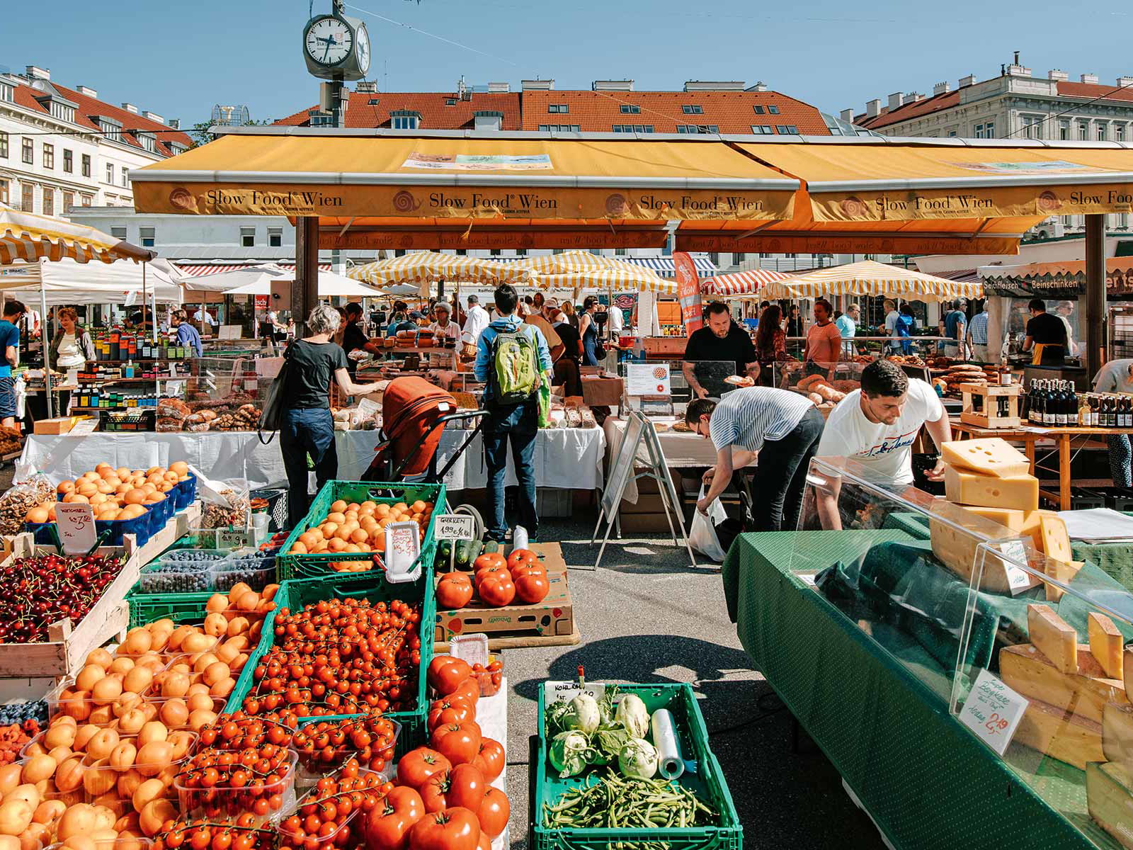 Der Karmelitermarkt ist einer der hippsten Märkte in Wien. Die Bioprodukte der regionalen Bauern lassen keine Wünsche offen.